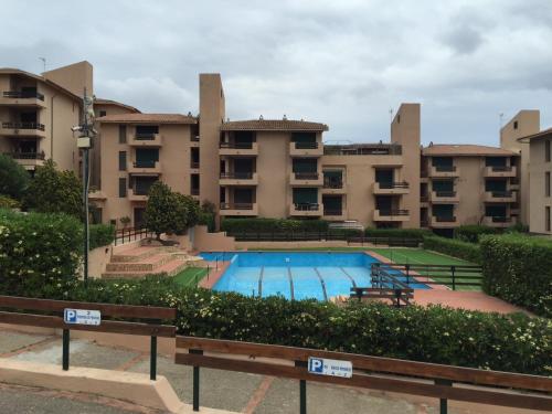 Swimmingpoolen hos eller tæt på Beautiful Apartment near the Beach with swimming pool