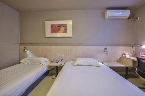 Cama o camas de una habitación en Jinjiang Inn Taizhou Huangyan Jiufeng Park