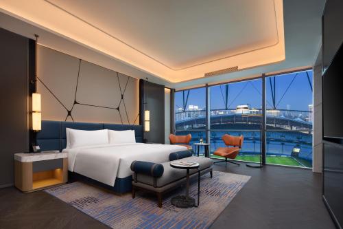 Ένα ή περισσότερα κρεβάτια σε δωμάτιο στο Radisson Blu Hotel, Shanghai Stadium