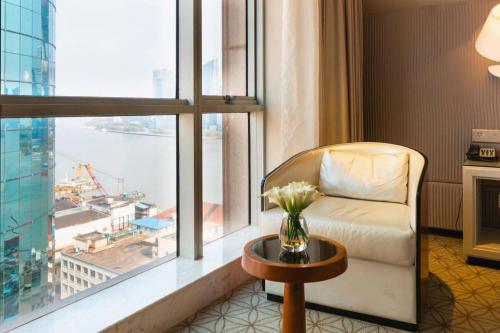 Area soggiorno di Shanghai Bund South China Harbour View Hotel