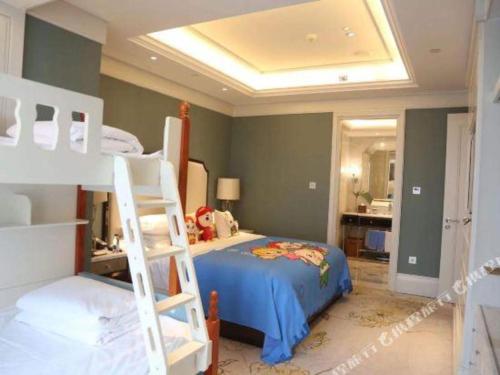 a bedroom with a bunk bed and a ladder at Xian Jue Vu Hotel in Xi'an