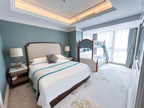 a bedroom with a bed and a large window at Xian Jue Vu Hotel in Xi'an