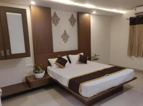 Postel nebo postele na pokoji v ubytování Mysore Happy Vibes 3bhk flat