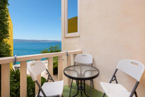 Lemonade Beach Apartments