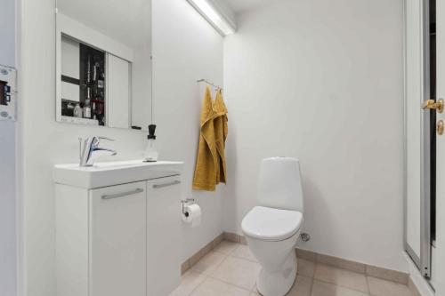 Ένα μπάνιο στο Lovely Holiday Home With Harbor View