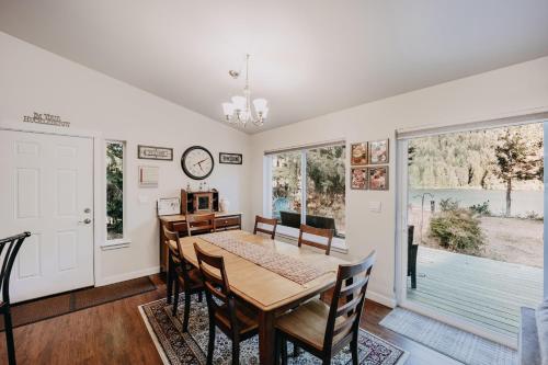 Πισίνα στο ή κοντά στο Silver Lake Cabin 47 - Lakefront - Wi-Fi - F-P