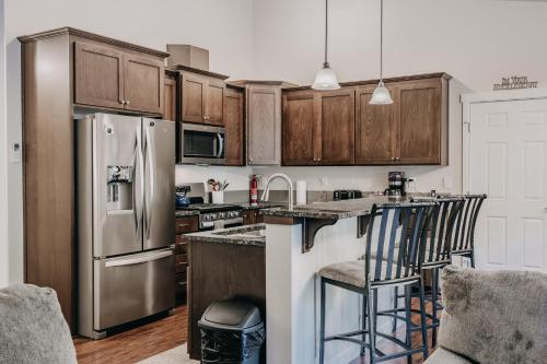 Η κουζίνα ή μικρή κουζίνα στο Silver Lake Cabin 47 - Lakefront - Wi-Fi - F-P