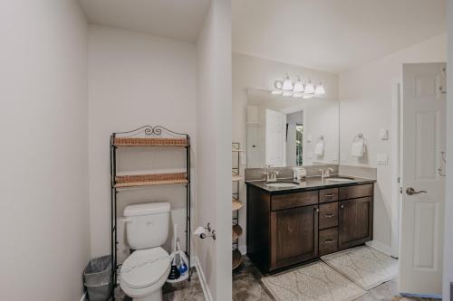 Ένα μπάνιο στο Silver Lake Cabin 47 - Lakefront - Wi-Fi - F-P