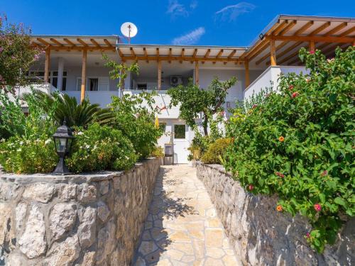 Apartments Djurkovic - One-Bedroom Apartment with Shared Terrace and Sea View