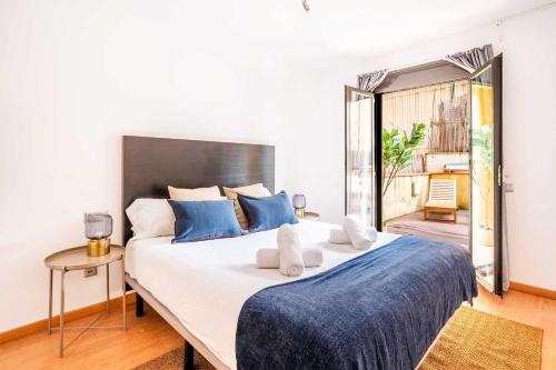 The Collection Barcelona - Pl Universitat Comfortable 3BD with private patio