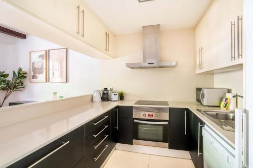 The Collection Barcelona - Pl Universitat Comfortable 3BD with private patio