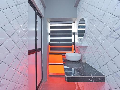 Ванная комната в OYO 90594 Hotel Casalink