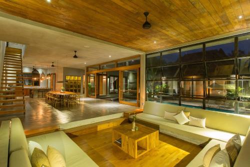 a living room with a couch and a table at ZIN Berawa Villas & Bungalows in Canggu