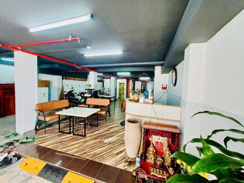a living room with a table and chairs at Yen Minh Resthouse in Ho Chi Minh City