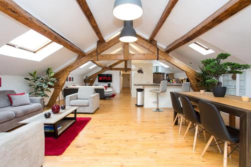 LB Vacation Rentals I Big Loft 107m2, 10min Walk to Palais des Festivals