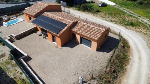 Villa Moderne avec Piscine et Parking à Mouans-Sartoux