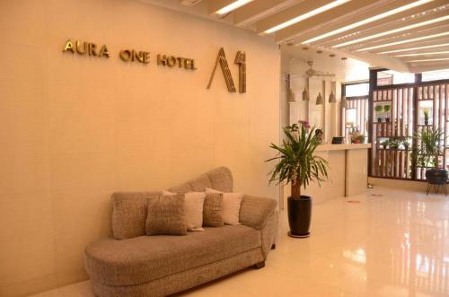 Χώρος καθιστικού στο Aura One Hotel