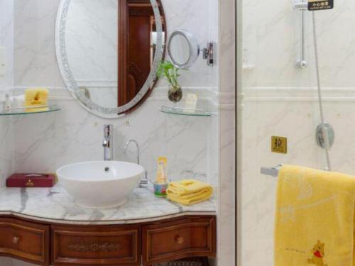 a bathroom with a sink and a mirror at Quanzhou Hotel in Quanzhou