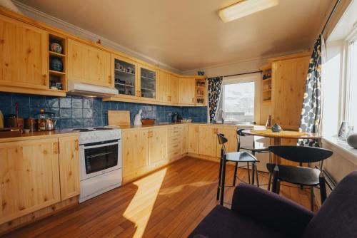 Η κουζίνα ή μικρή κουζίνα στο Hamnøy Horizon Lodge