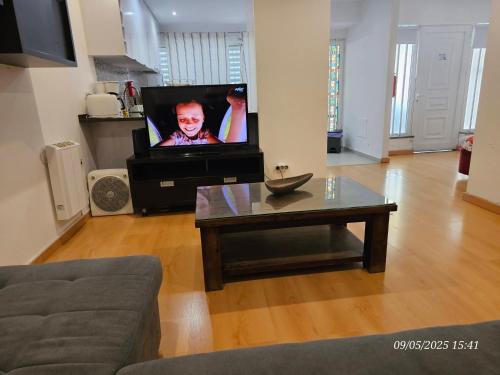 Μια τηλεόραση ή/και κέντρο ψυχαγωγίας στο BLife Joanya private apartment