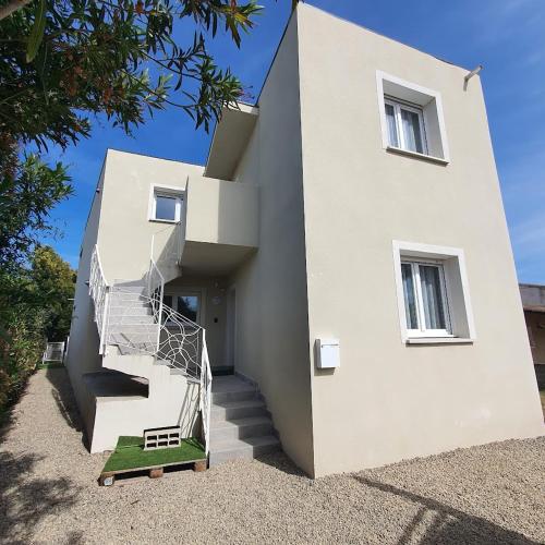 Budova, kde se apartmán nachází