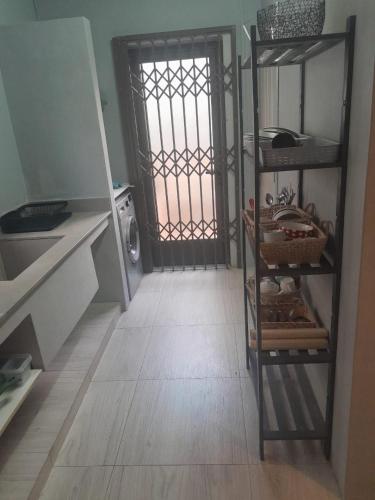 Kuchyň nebo kuchyňský kout v ubytování One-bedroom beach apartment, aircon,pool,WIFI