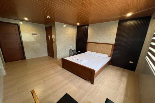 Serenity Suitesにあるベッド