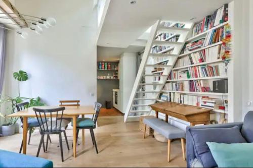 Photo de la galerie de l'établissement Nice duplex near Belleville, à Paris
