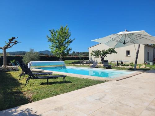 Villa avec piscine et vue