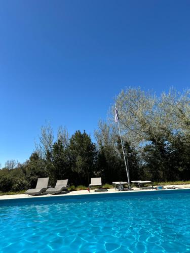 Broceliande la grande maison avec sa grande piscine pool