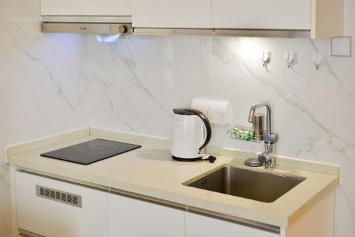 Kuchyň nebo kuchyňský kout v ubytování Dabaizhijia Executive Apartment Bantian Huawei Branch