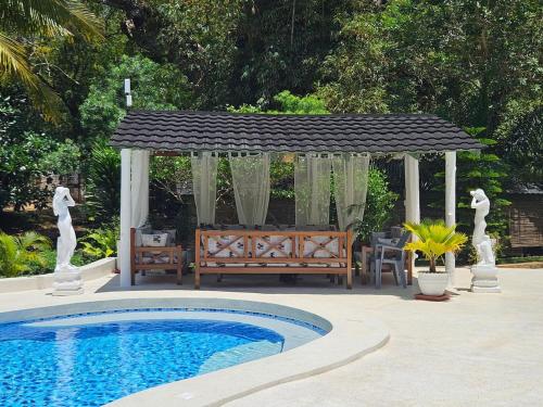 Bazén v ubytování Diani beach luxury Villa Green Paradise with Private pool nebo v jeho okolí