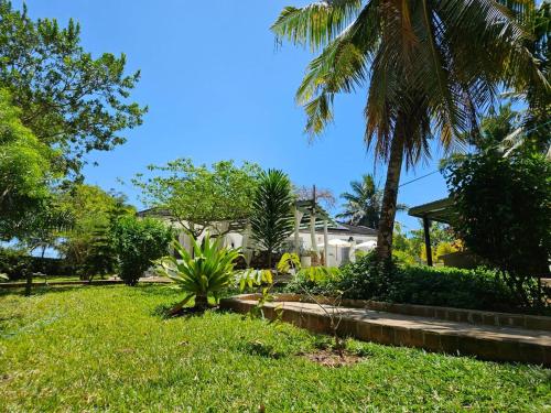 Zahrada ubytování Diani beach luxury Villa Green Paradise with Private pool