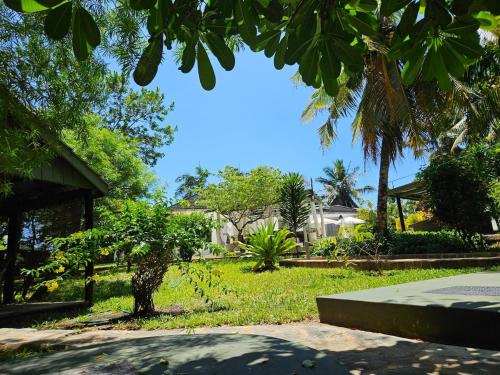 Zahrada ubytování Diani beach luxury Villa Green Paradise with Private pool