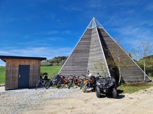 a group of motorcycles parked in front of a pyramid at AktivQuartier Mühlviertel Tiny House in Oepping