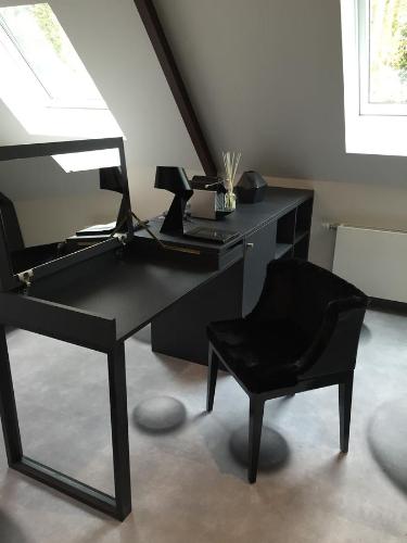 a desk with a chair and a computer on it at Le Domaine des Loups in Souchez