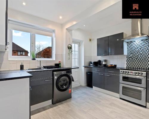 Luxury 3 Bedroom Contractor Stay House in Birmingham B23 near M6 & Fort Dunlop with Free Parking and WiFi photo 10