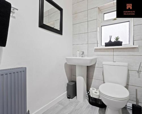 Luxury 3 Bedroom Contractor Stay House in Birmingham B23 near M6 & Fort Dunlop with Free Parking and WiFi photo 30