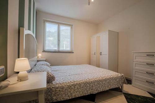 Ένα ή περισσότερα κρεβάτια σε δωμάτιο στο New Exclusive Apartment in Ceriale with sea view