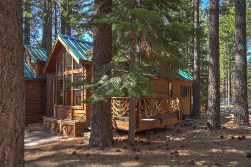 a log cabin in the woods with trees at The Cozy Cub Cabin 7 Min to Lake in South Lake Tahoe