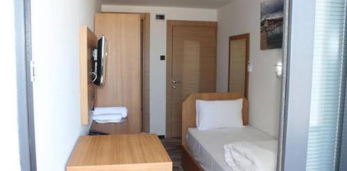 a hotel room with a bed and a desk and a room at Rüya Otel Şile in Sile
