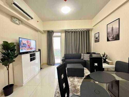 Televisyen dan/atau pusat hiburan di Twin Lakes Residences Taal Lake View