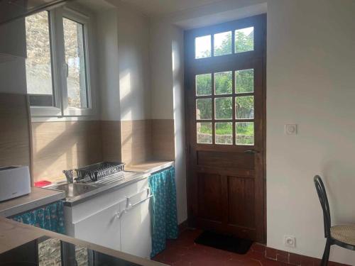 Η κουζίνα ή μικρή κουζίνα στο La glycine