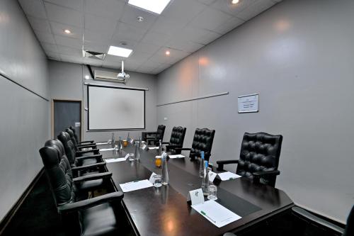 a conference room with a long table and chairs at Holiday Inn - Bulawayo by IHG in Bulawayo
