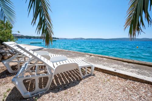 Beachfront apartments Antonio Miro