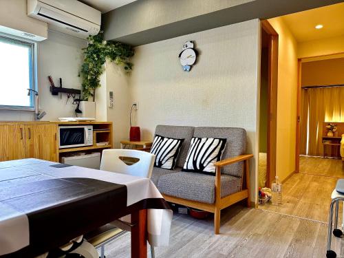32B Ikebukuro, 3 bedrooms and 1 living room, 7 mins to ST Max 7P 池袋 全新装修 三室一厅 交通中心 车站7分钟 最大7人 直达新宿 涉谷 表参道 品川 池袋 上野 代代木 银座 原宿