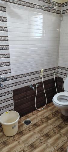 a bathroom with a toilet and a sink at Anugrahaa family Roomstay in Tiruchchirāppalli