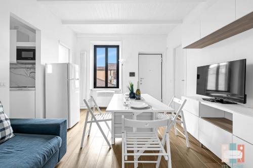 LO3 • [Navigli] Chic Apartment •