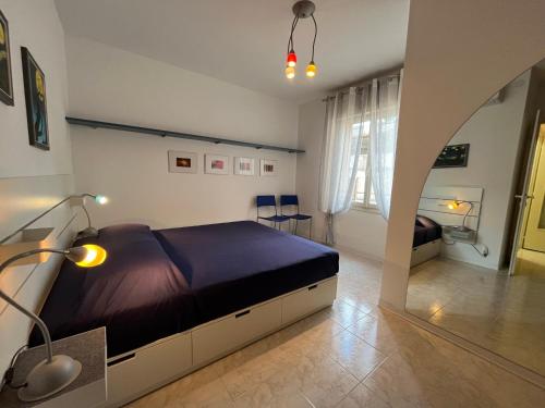 a bedroom with a large bed in a room at Santis 1 in Grado