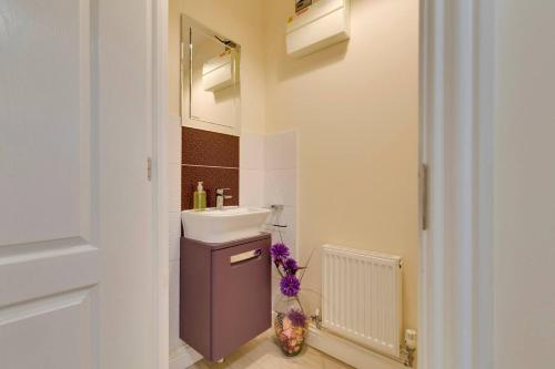 Fotografie z fotogalerie ubytování Modern and Spacious Townhouse with Free Parking Pass the Keys v Cambridge